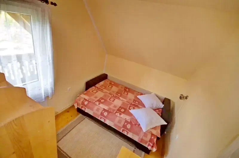 Pârâu Satu Mare Cazare | Cabană (K0219-46) Imaginea poate fi supusă drepturilor de autor. Se recomandă contactarea titularului drepturilor.