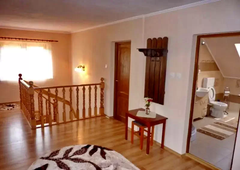Pârâu Satu Mare Cazare | Cabană (K0220-37) Imaginea poate fi supusă drepturilor de autor. Se recomandă contactarea titularului drepturilor.