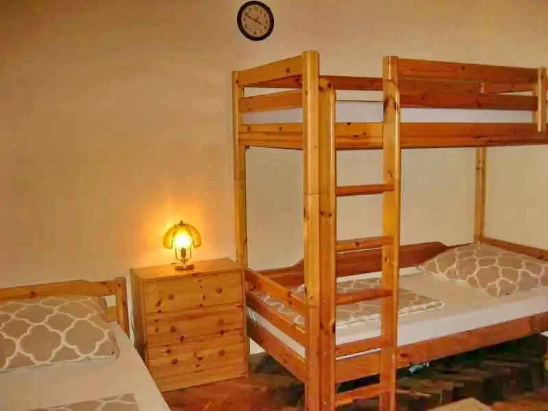  Cazare | Bungalow (K0836-10) Imaginea poate fi supusă drepturilor de autor. Se recomandă contactarea titularului drepturilor.