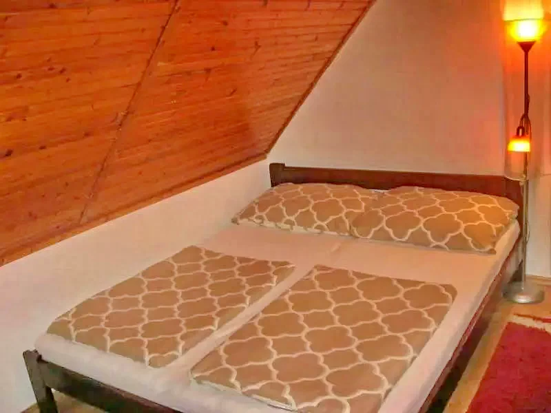  Cazare | Bungalow (K0836-13) Imaginea poate fi supusă drepturilor de autor. Se recomandă contactarea titularului drepturilor.