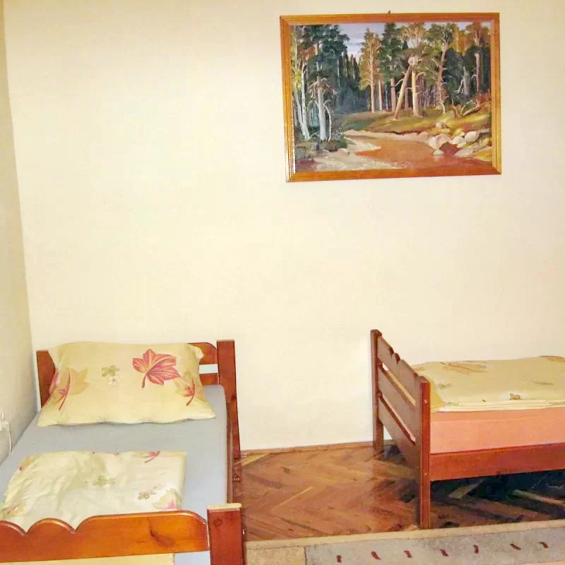  Cazare | Casă de apartamente (K0836-18) Imaginea poate fi supusă drepturilor de autor. Se recomandă contactarea titularului drepturilor.