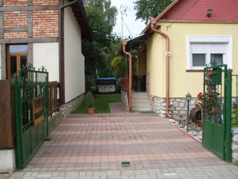 Bogács Szállás | Apartmanház (K1052-2) A kép szerzői jogvédelem alatt állhat. Javasolt a kapcsolatfelvétel a jog tulajdonossal.