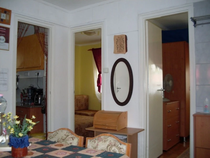  Cazare | Casă de apartamente (K1052-6) Imaginea poate fi supusă drepturilor de autor. Se recomandă contactarea titularului drepturilor.