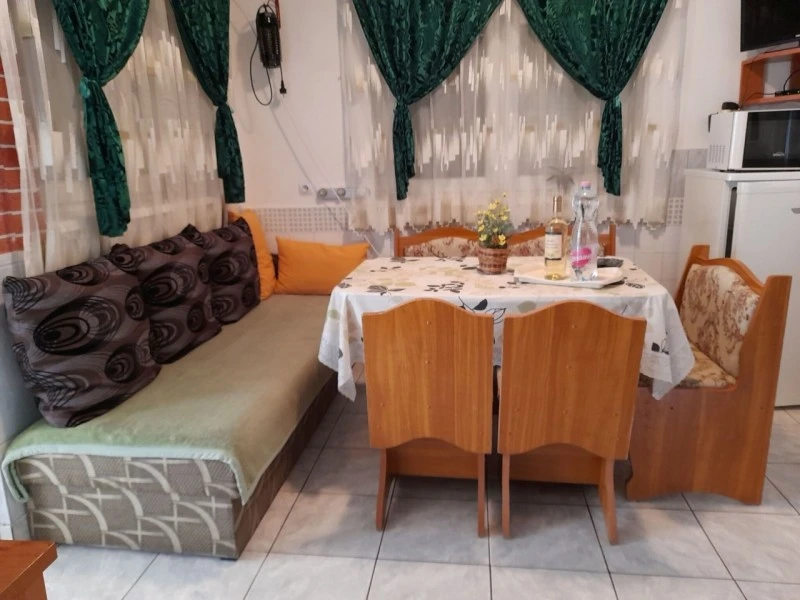 Bogács Szállás | Apartmanház (K1052-10) A kép szerzői jogvédelem alatt állhat. Javasolt a kapcsolatfelvétel a jog tulajdonossal.