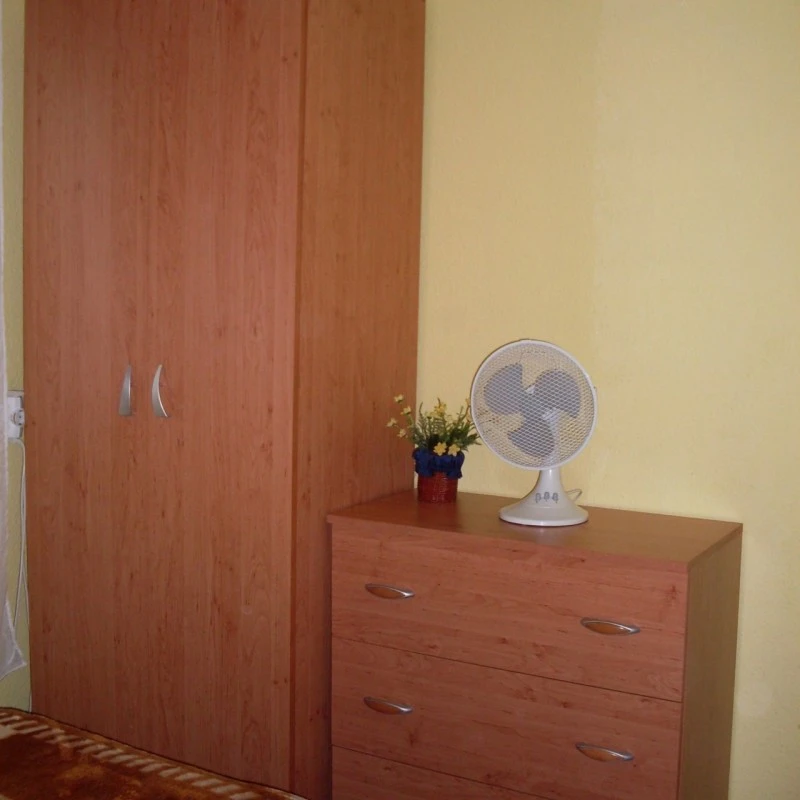  Cazare | Casă de apartamente (K1052-14) Imaginea poate fi supusă drepturilor de autor. Se recomandă contactarea titularului drepturilor.