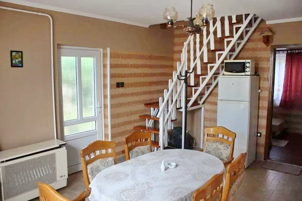 Cazare Kiskunmajsa / Gencsi Tanya. Imaginea poate fi supusă drepturilor de autor. Se recomandă contactarea titularului drepturilor.