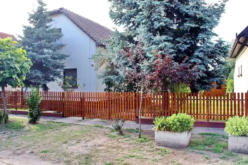 Cazare Kiskunmajsa / Gencsi Tanya. Imaginea poate fi supusă drepturilor de autor. Se recomandă contactarea titularului drepturilor.
