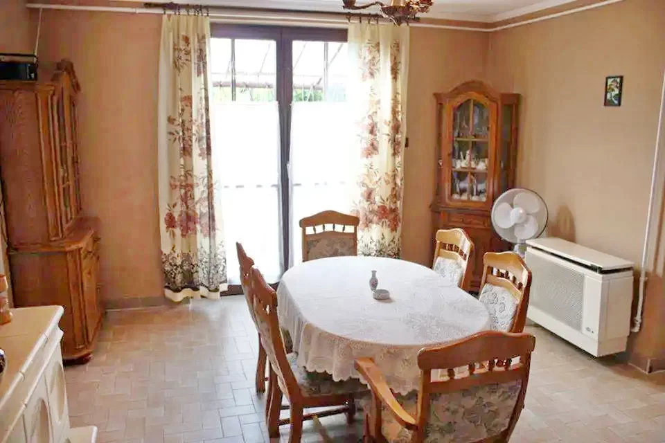 Cazare Kiskunmajsa / Gencsi Tanya. Imaginea poate fi supusă drepturilor de autor. Se recomandă contactarea titularului drepturilor.