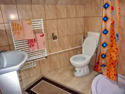 Barajul Zetea Cazare | Cabană (K0471-7) Imaginea poate fi supusă drepturilor de autor. Se recomandă contactarea titularului drepturilor.