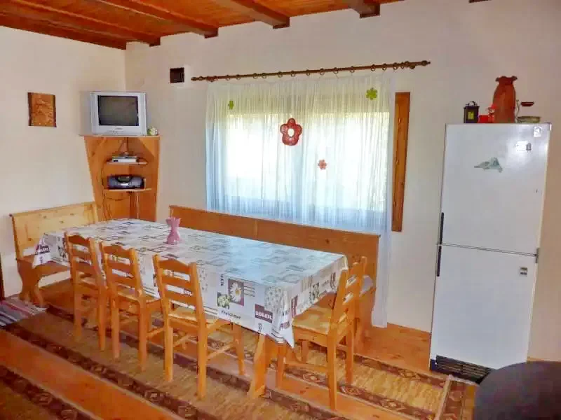 Barajul Zetea Cazare | Cabană (K0472-24) Imaginea poate fi supusă drepturilor de autor. Se recomandă contactarea titularului drepturilor.