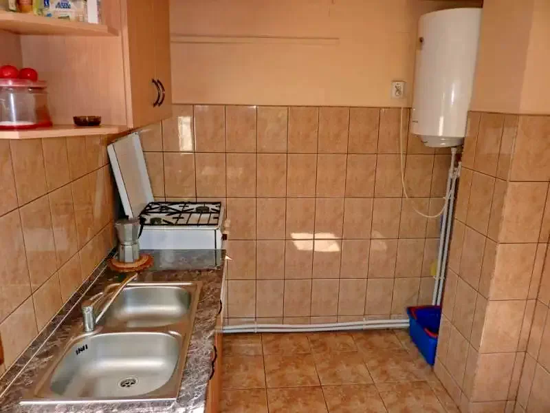 Barajul Zetea Cazare | Cabană (K0472-26) Imaginea poate fi supusă drepturilor de autor. Se recomandă contactarea titularului drepturilor.