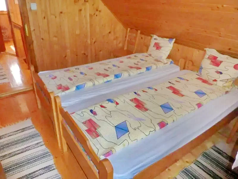 Barajul Zetea Cazare | Cabană (K0472-33) Imaginea poate fi supusă drepturilor de autor. Se recomandă contactarea titularului drepturilor.