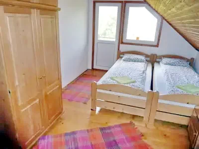Barajul Zetea Cazare | Cabană (K0474-5) Imaginea poate fi supusă drepturilor de autor. Se recomandă contactarea titularului drepturilor.