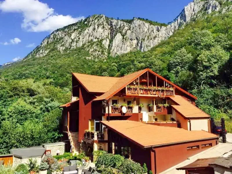 Băile Herculane Cazare | Pensiune (K0881-26) Imaginea poate fi supusă drepturilor de autor. Se recomandă contactarea titularului drepturilor.