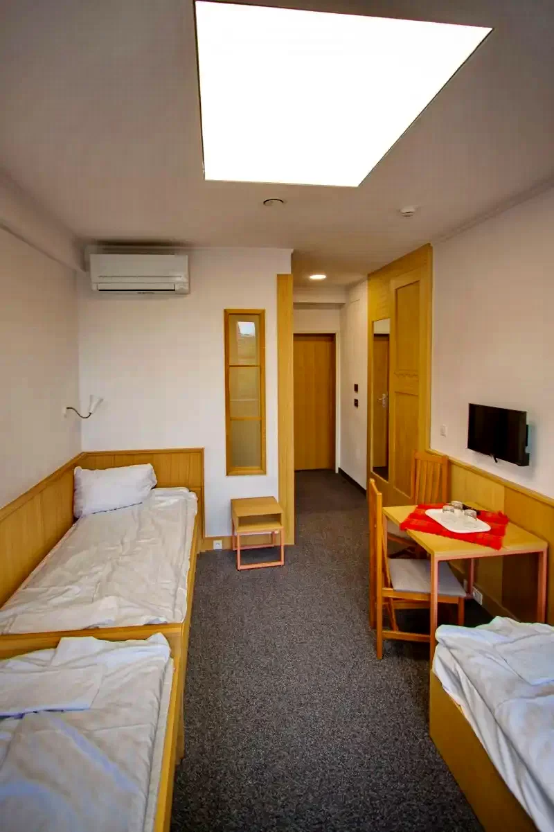 Cluj-Napoca Cazare | Motel (K1400-27) Imaginea poate fi supusă drepturilor de autor. Se recomandă contactarea titularului drepturilor.