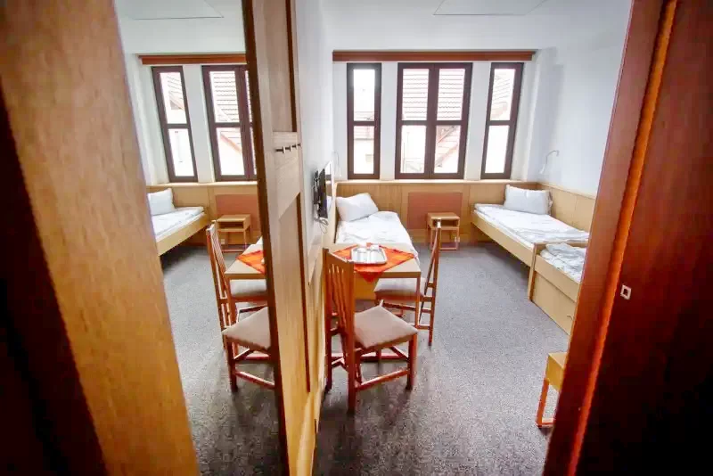 Cluj-Napoca Cazare | Motel (K1400-40) Imaginea poate fi supusă drepturilor de autor. Se recomandă contactarea titularului drepturilor.