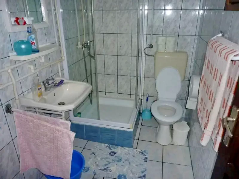 Barajul Zetea Cazare | Cabană (K0484-22) Imaginea poate fi supusă drepturilor de autor. Se recomandă contactarea titularului drepturilor.