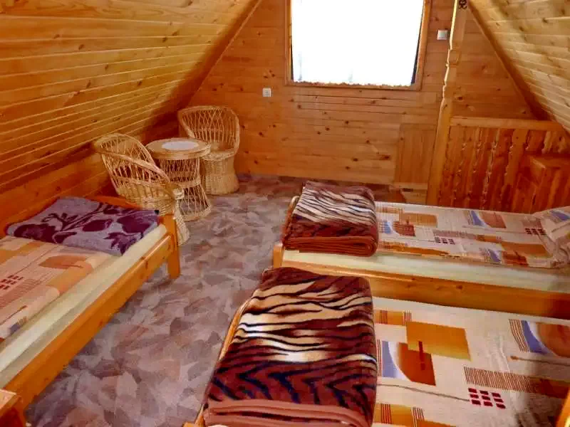 Barajul Zetea Cazare | Cabană (K0484-24) Imaginea poate fi supusă drepturilor de autor. Se recomandă contactarea titularului drepturilor.