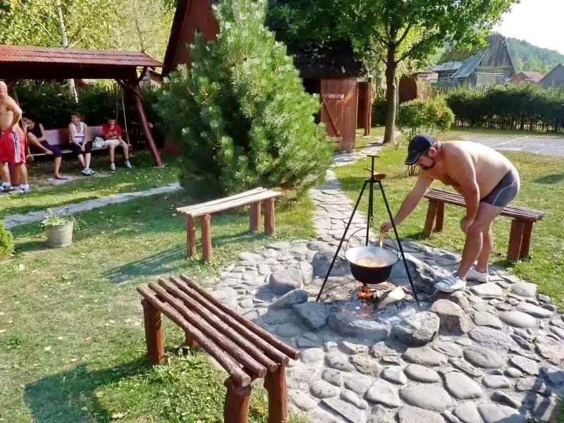 Barajul Zetea Cazare | Cabană (K0485-24) Imaginea poate fi supusă drepturilor de autor. Se recomandă contactarea titularului drepturilor.