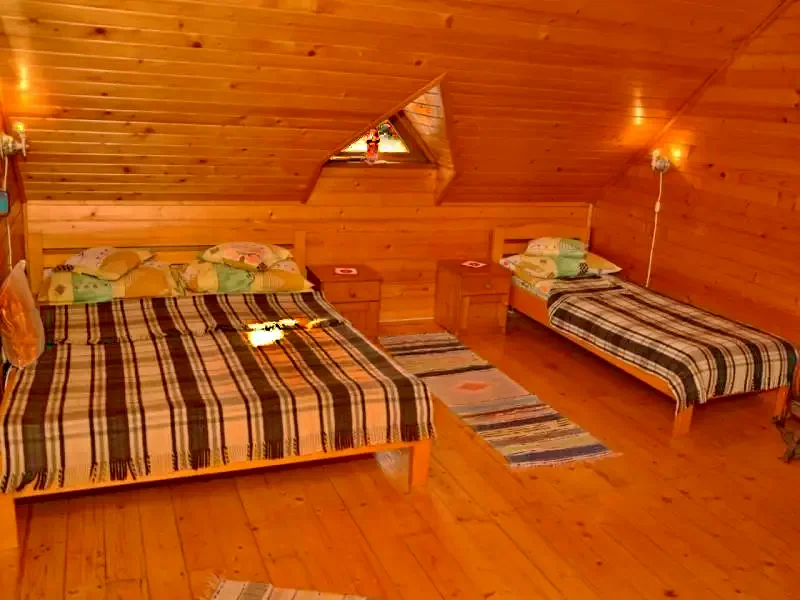 Barajul Zetea Cazare | Cabană (K0485-53) Imaginea poate fi supusă drepturilor de autor. Se recomandă contactarea titularului drepturilor.