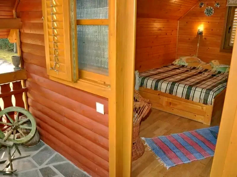 Barajul Zetea Cazare | Cabană (K0485-64) Imaginea poate fi supusă drepturilor de autor. Se recomandă contactarea titularului drepturilor.