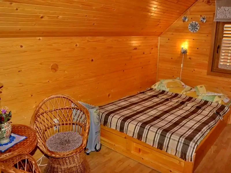Barajul Zetea Cazare | Cabană (K0485-65) Imaginea poate fi supusă drepturilor de autor. Se recomandă contactarea titularului drepturilor.