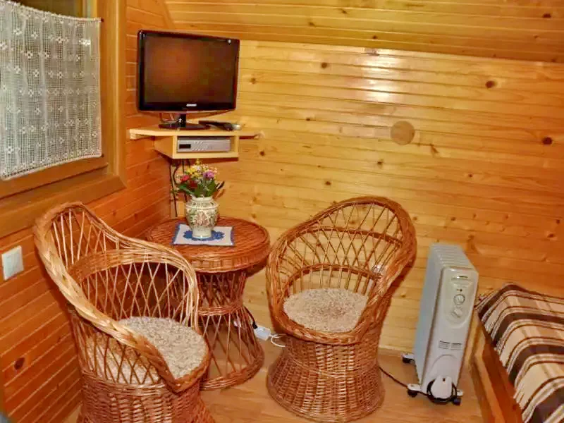 Barajul Zetea Cazare | Cabană (K0485-68) Imaginea poate fi supusă drepturilor de autor. Se recomandă contactarea titularului drepturilor.