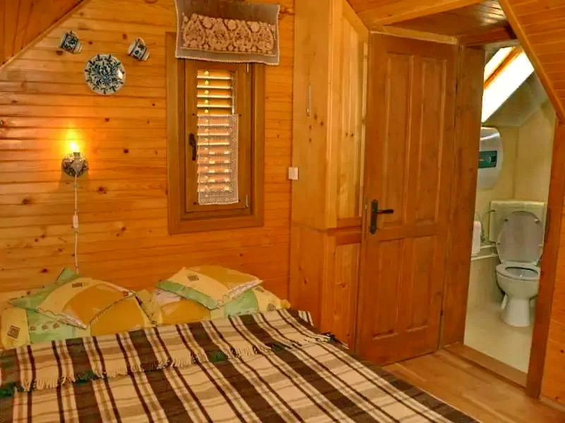 Barajul Zetea Cazare | Cabană (K0485-70) Imaginea poate fi supusă drepturilor de autor. Se recomandă contactarea titularului drepturilor.
