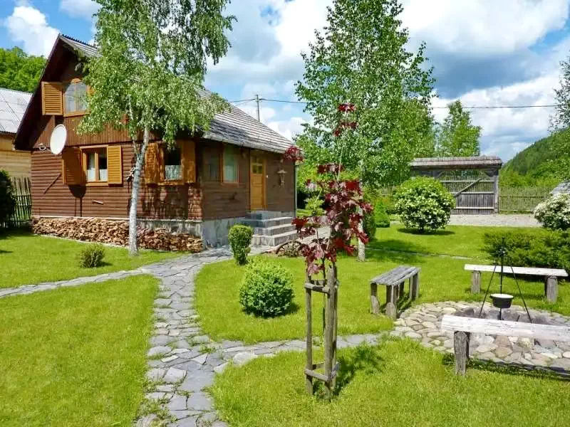 Barajul Zetea Cazare | Cabană (K0486-7) Imaginea poate fi supusă drepturilor de autor. Se recomandă contactarea titularului drepturilor.