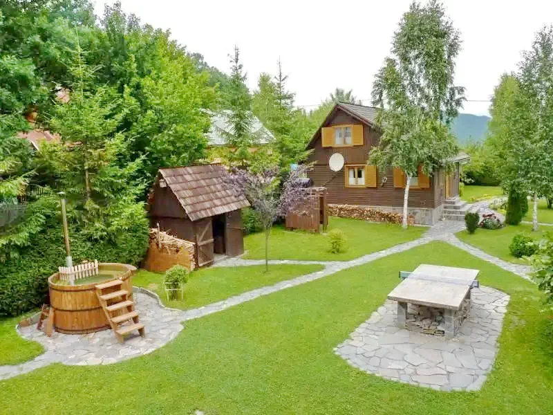 Barajul Zetea Cazare | Cabană (K0486-9) Imaginea poate fi supusă drepturilor de autor. Se recomandă contactarea titularului drepturilor.