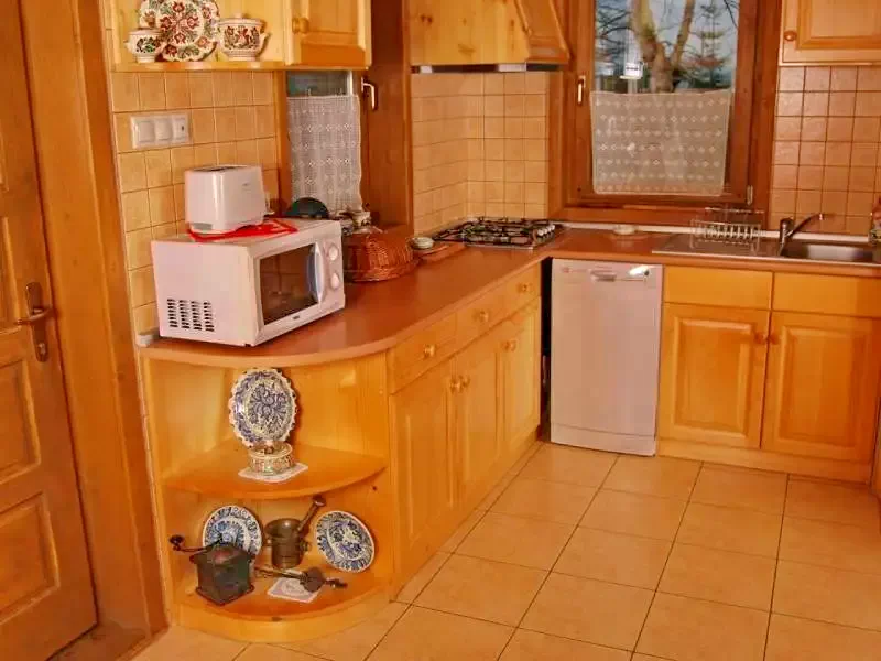 Barajul Zetea Cazare | Cabană (K0486-41) Imaginea poate fi supusă drepturilor de autor. Se recomandă contactarea titularului drepturilor.