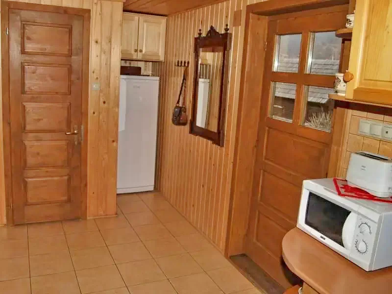 Barajul Zetea Cazare | Cabană (K0486-42) Imaginea poate fi supusă drepturilor de autor. Se recomandă contactarea titularului drepturilor.