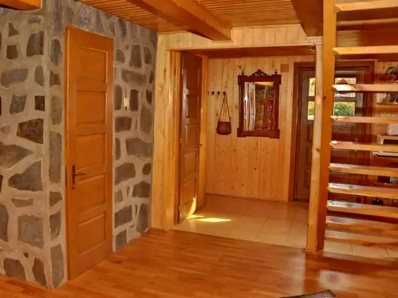 Barajul Zetea Cazare | Cabană (K0486-43) Imaginea poate fi supusă drepturilor de autor. Se recomandă contactarea titularului drepturilor.