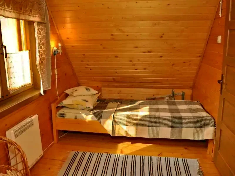 Barajul Zetea Cazare | Cabană (K0486-53) Imaginea poate fi supusă drepturilor de autor. Se recomandă contactarea titularului drepturilor.