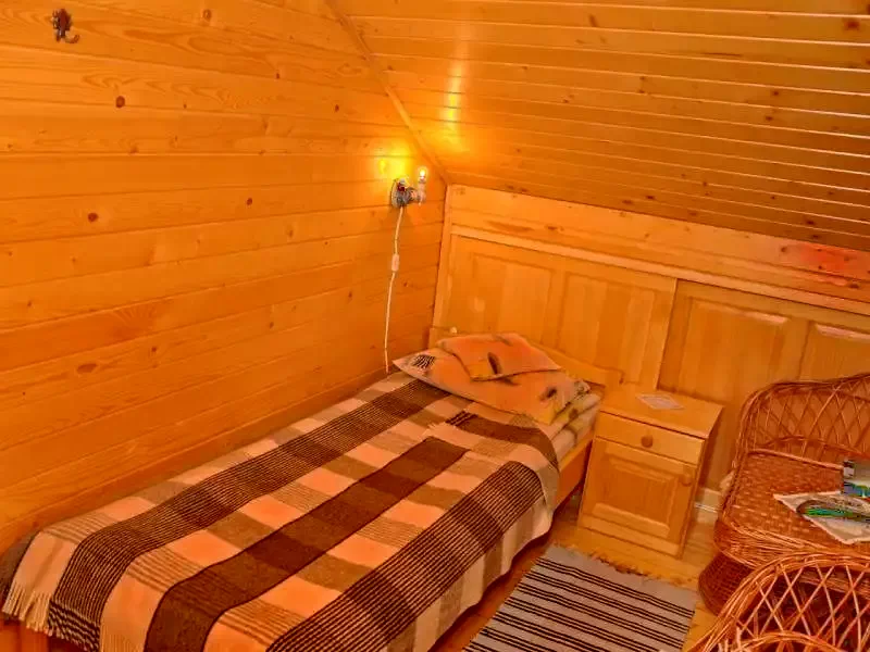 Barajul Zetea Cazare | Cabană (K0486-54) Imaginea poate fi supusă drepturilor de autor. Se recomandă contactarea titularului drepturilor.