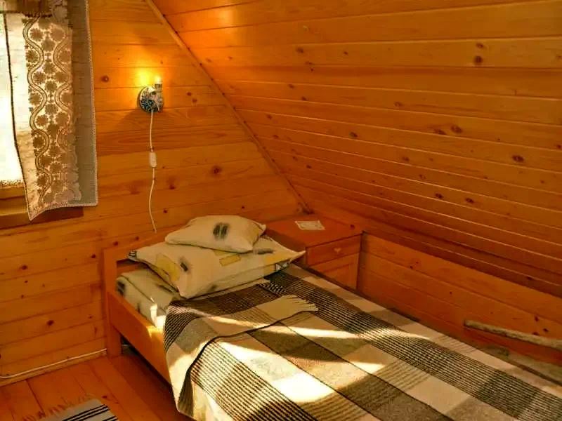 Barajul Zetea Cazare | Cabană (K0486-55) Imaginea poate fi supusă drepturilor de autor. Se recomandă contactarea titularului drepturilor.