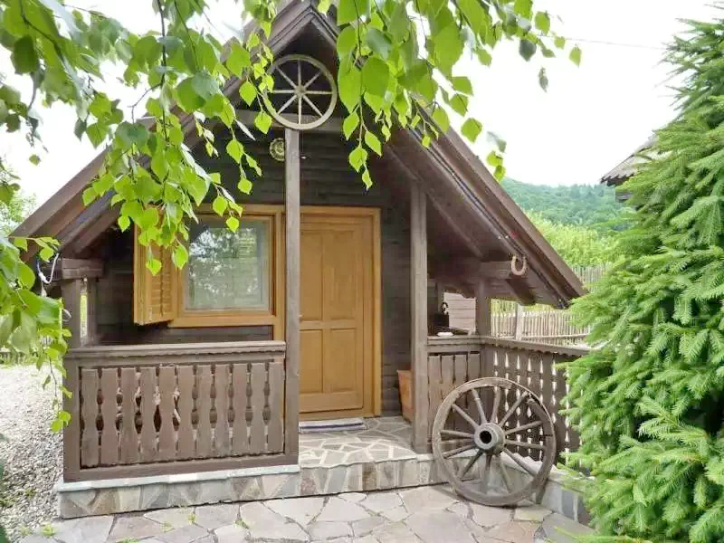 Barajul Zetea Cazare | Cabană (K0486-57) Imaginea poate fi supusă drepturilor de autor. Se recomandă contactarea titularului drepturilor.