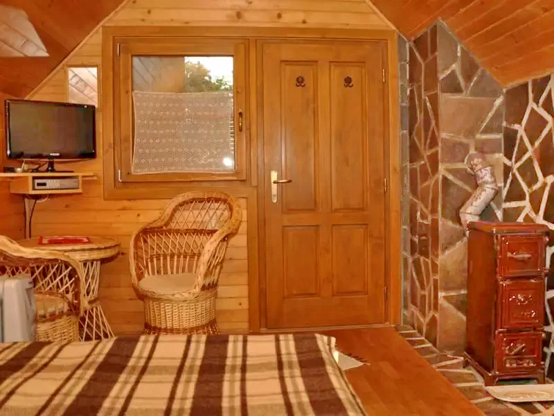 Barajul Zetea Cazare | Cabană (K0486-62) Imaginea poate fi supusă drepturilor de autor. Se recomandă contactarea titularului drepturilor.