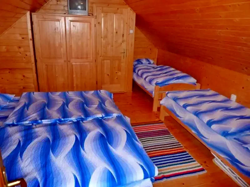 Barajul Zetea Cazare | Cabană (K0470-23) Imaginea poate fi supusă drepturilor de autor. Se recomandă contactarea titularului drepturilor.