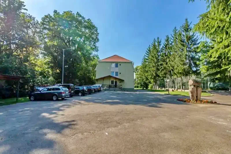 Arcuș Cazare | Pensiune (K0763-3) Imaginea poate fi supusă drepturilor de autor. Se recomandă contactarea titularului drepturilor.