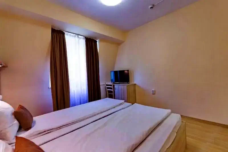 Arcuș Cazare | Pensiune (K0763-26) Imaginea poate fi supusă drepturilor de autor. Se recomandă contactarea titularului drepturilor.