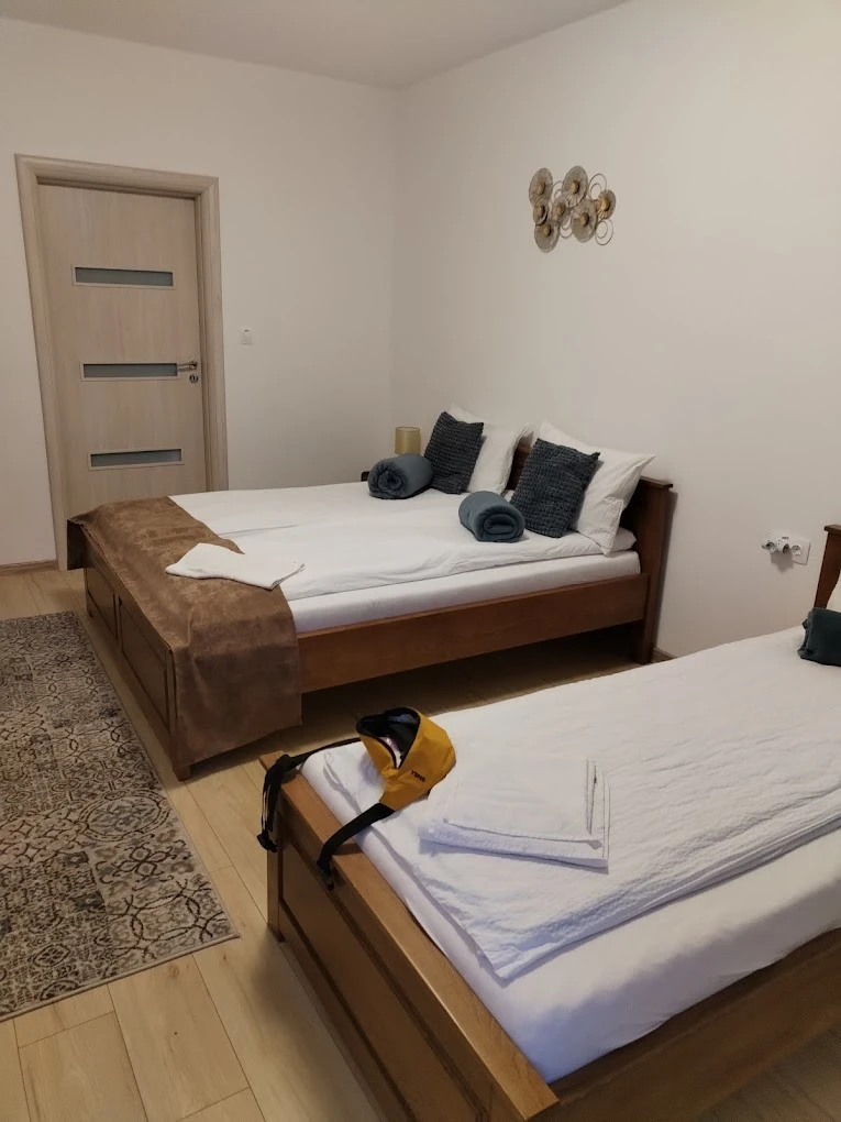 Lupeni Cazare | Pensiune (K1553-17) Imaginea poate fi supusă drepturilor de autor. Se recomandă contactarea titularului drepturilor.