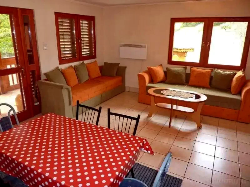 Barajul Zetea Cazare | Cabană (K1185-4) Imaginea poate fi supusă drepturilor de autor. Se recomandă contactarea titularului drepturilor.