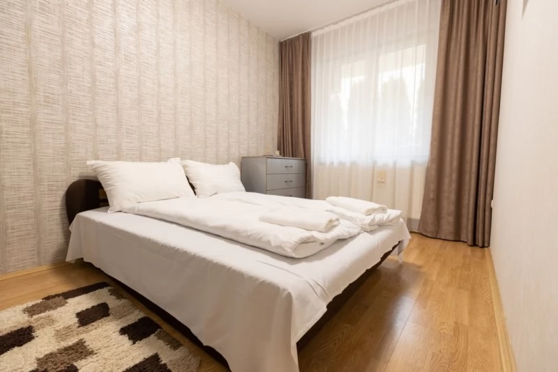  Cazare | Casă de apartamente (K0533-5) Imaginea poate fi supusă drepturilor de autor. Se recomandă contactarea titularului drepturilor.