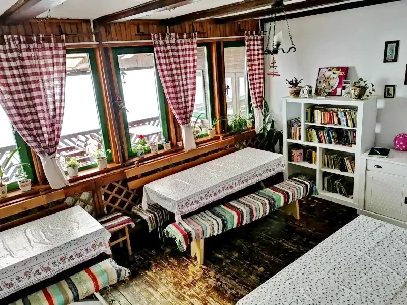 Pasul Bucin Cazare | Căsuțe tip camping (K0613-5) Imaginea poate fi supusă drepturilor de autor. Se recomandă contactarea titularului drepturilor.