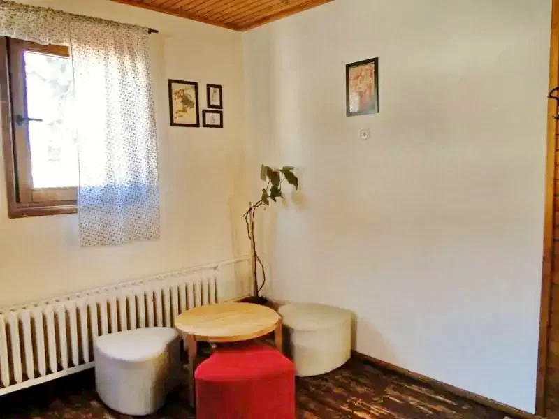Cazare Bucin - Cabana Bogdán*|Bucsin - Bogdán Menedékház*. Imaginea poate fi supusă drepturilor de autor. Se recomandă contactarea titularului drepturilor.