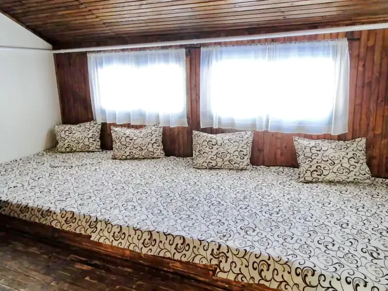 Pasul Bucin Cazare | Căsuțe tip camping (K0613-9) Imaginea poate fi supusă drepturilor de autor. Se recomandă contactarea titularului drepturilor.