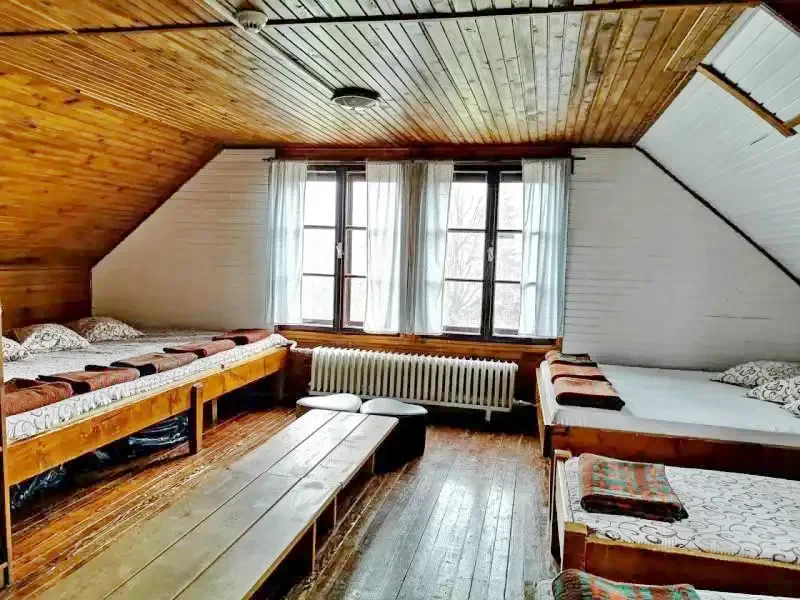 Pasul Bucin Cazare | Căsuțe tip camping (K0613-17) Imaginea poate fi supusă drepturilor de autor. Se recomandă contactarea titularului drepturilor.