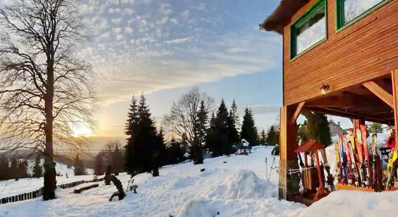 Bucsin-tető Szállás | Kemping faházak (K0613-20) A kép szerzői jogvédelem alatt állhat. Javasolt a kapcsolatfelvétel a jog tulajdonossal.