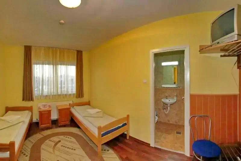Szállás Odorheiu Secuiesc - Hostel Tranzit*** | Székelyudvarhely - Tranzit Hostel***. A kép szerzői jogvédelem alatt állhat. Javasolt a kapcsolatfelvétel a jog tulajdonossal.